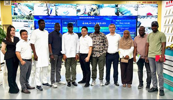 立足中國(guó)，鏈接世界｜尼日利亞合作伙伴來(lái)訪鴻嘉利總部，共促中非能源升級(jí)(圖1)